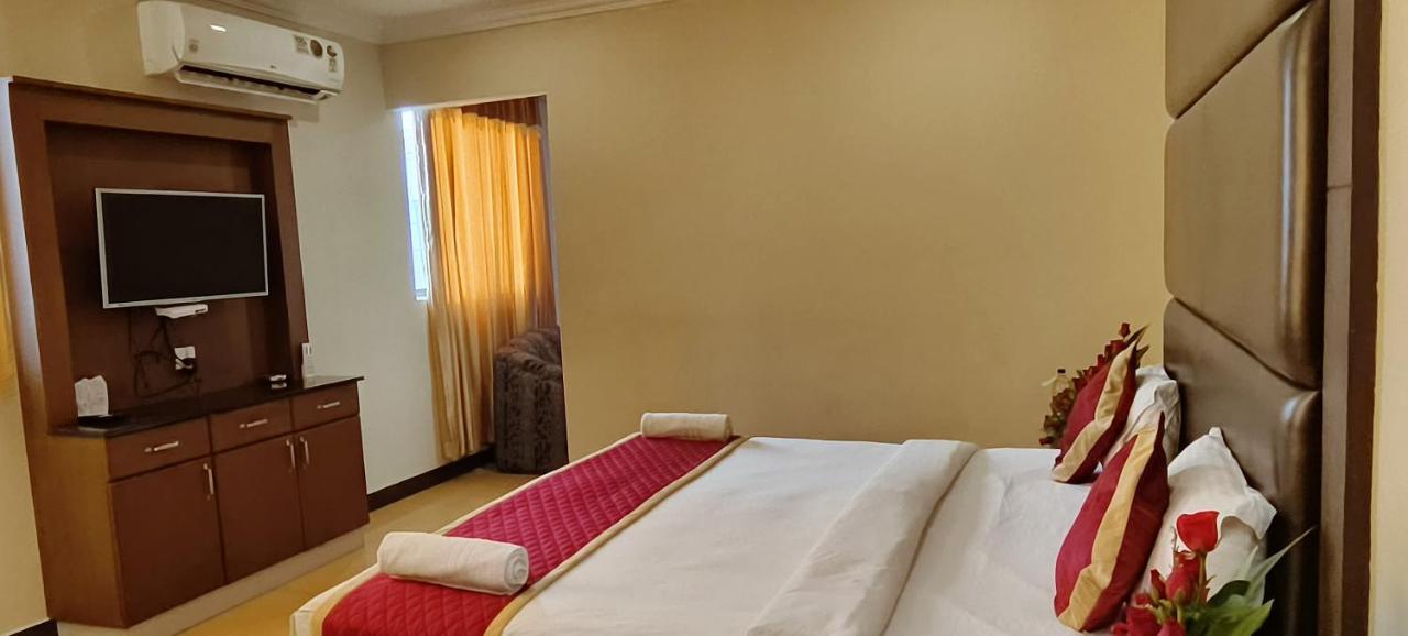 Hotel Pioneer Paradise Nāgercoil Extérieur photo
